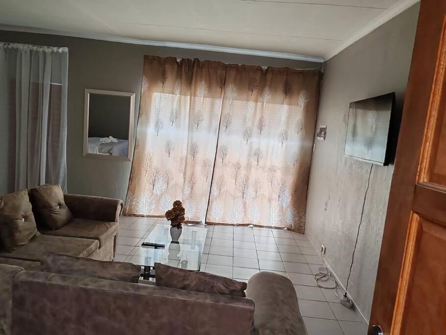 The Hidden Villa Boksburg Exterior foto